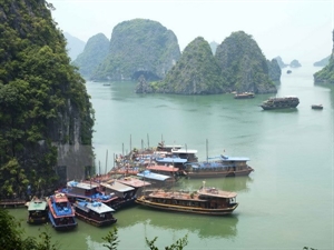 Tourist attractions crowded on reunification holiday